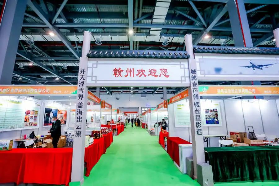 第十四届中国绿色食品博览会开展第三天，迎来客流高峰，盛况空前！