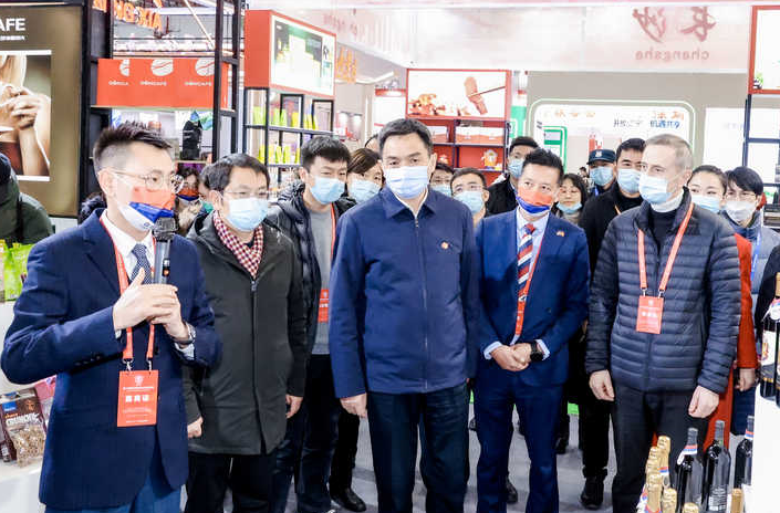 江西省委常委、南昌市委书记李红军巡馆第十四届中国绿色食品博览会